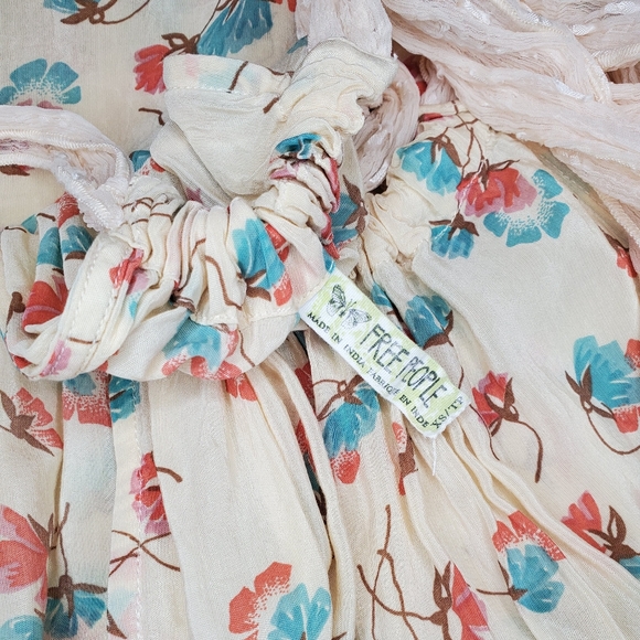 🎈2/$50 Free People Floral Sleeveless Blouse - Picture 2 of 14